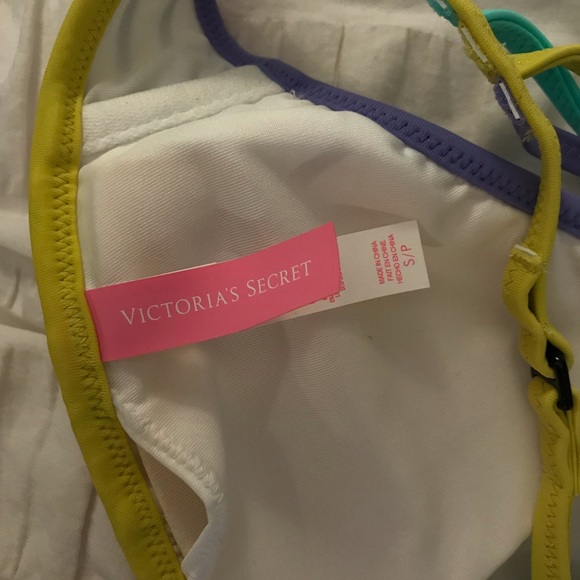 Swim wear top - Picture 3 of 3